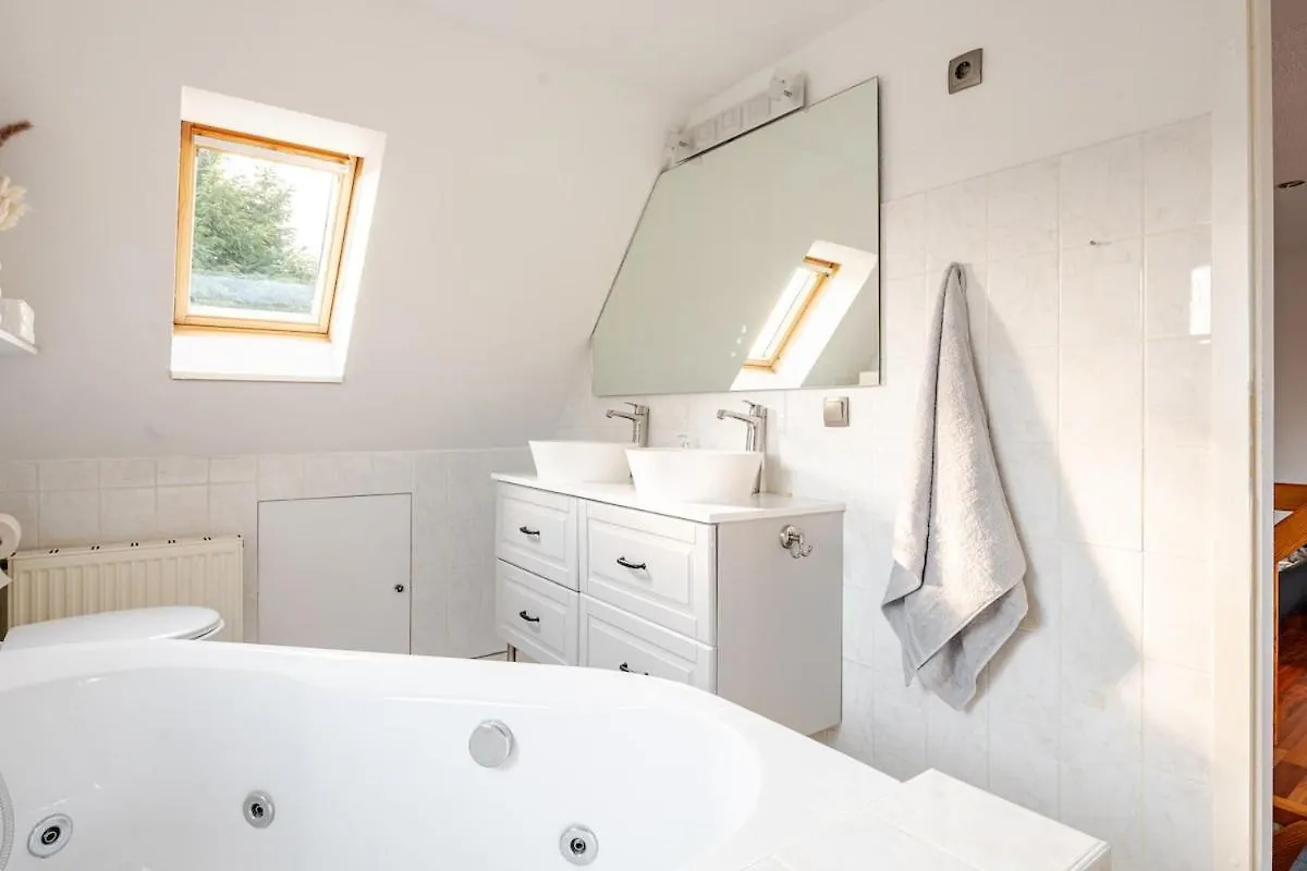 Familien Oase Mit Jacuzzi Und Garten Hamburg Apartment