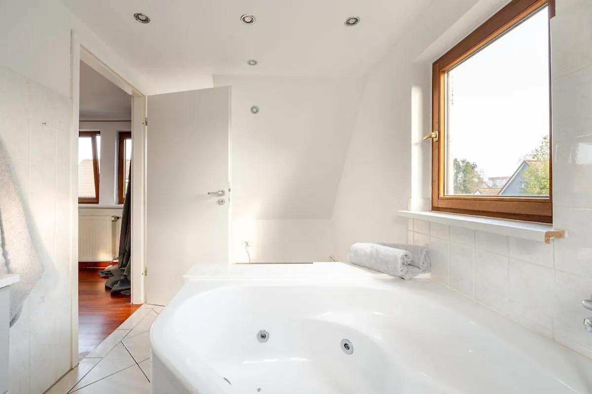 Familien Oase Mit Jacuzzi Und Garten Hamburg Germany